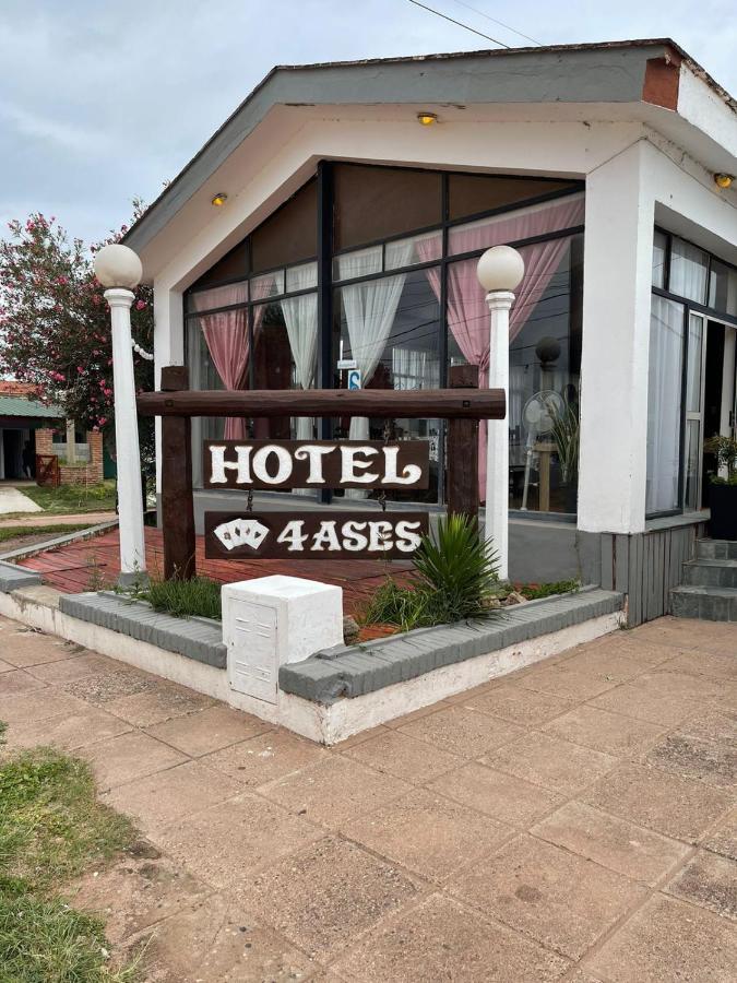 Hotel 4 Ases 엠발세 외부 사진